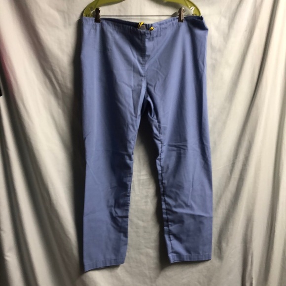 Medium petite mp Spread good cheat scrubs rear pocket euc - Picture 1 of 7